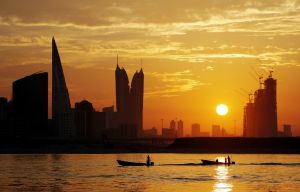 تنظيمٌ ورأس مالٍ وترابط: ميزة البحرين التنافسية في الخليج